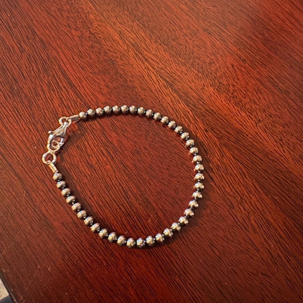 Navajo Pearl 7 in Bracelet